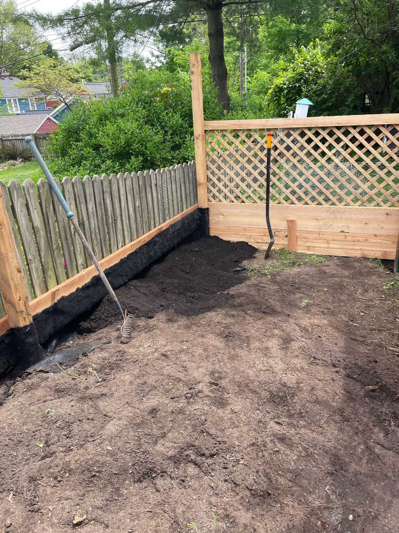 Raised bed and retaining wall combination